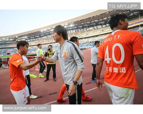 恒大与武汉卓尔激战正酣谁能在中超赛场上笑到最后